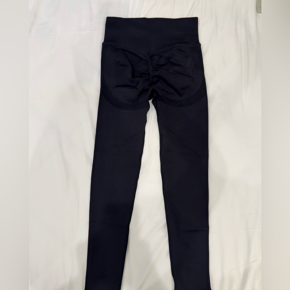 Stylish women’s Black Leggings
Booty lifting!!! Never been worn!!!